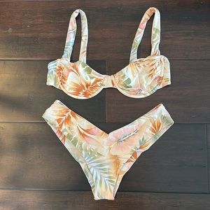 Tropical billabong swimsuit set